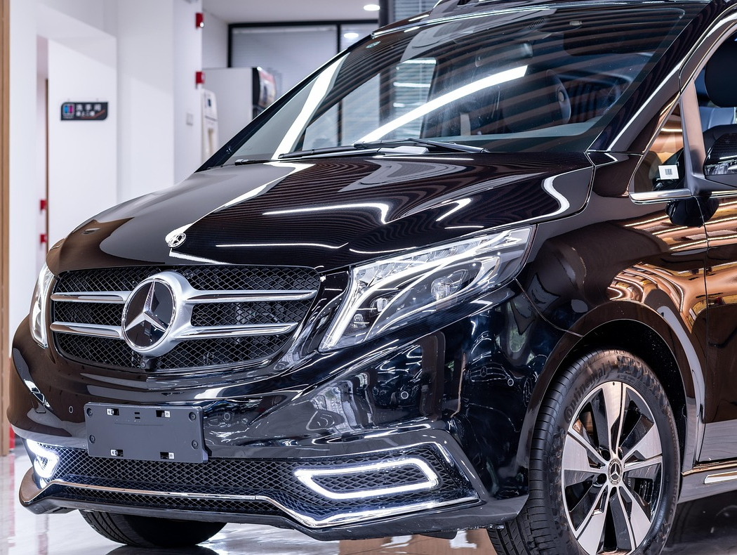 mercedes v class car for heathrow airport tarsnfers