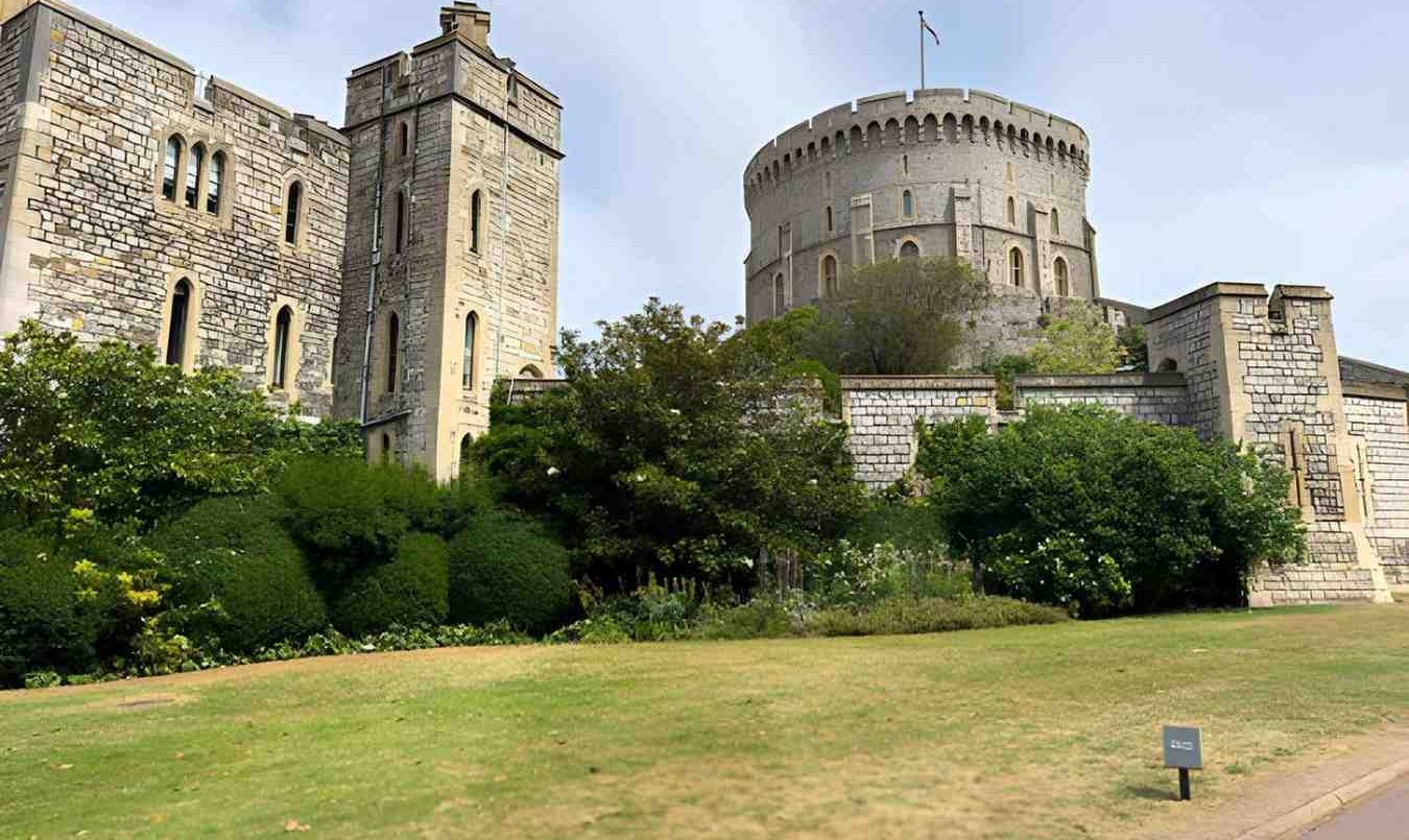 Day Time Windsor Castle Tour From London