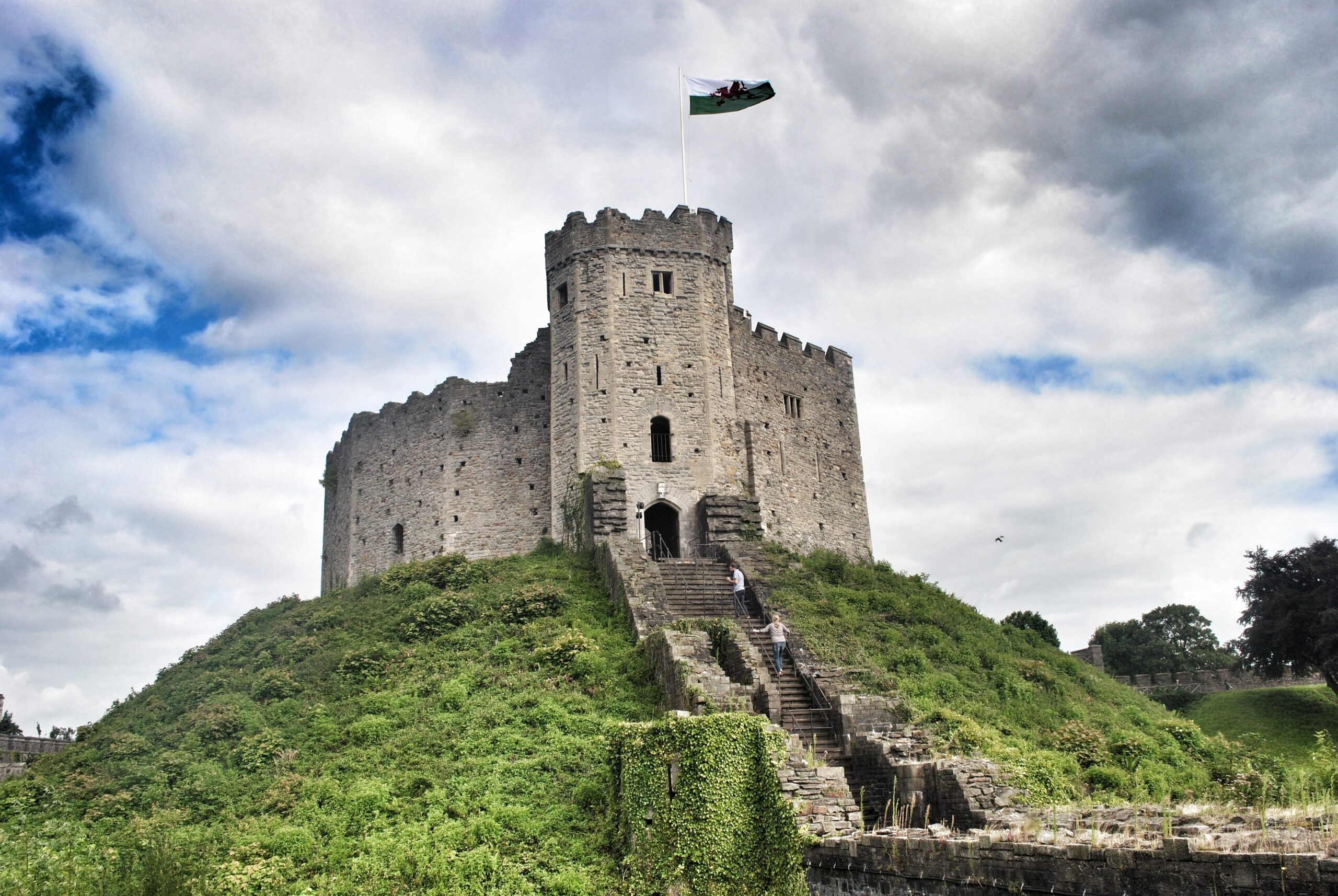 chauffeur tour service in Cardiff